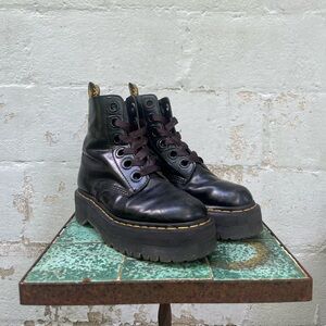 PERFECTLY WORN IN Dr. Martin Molly Platform Boot🖤